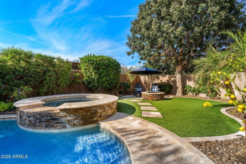 018__4591 E Waterman St