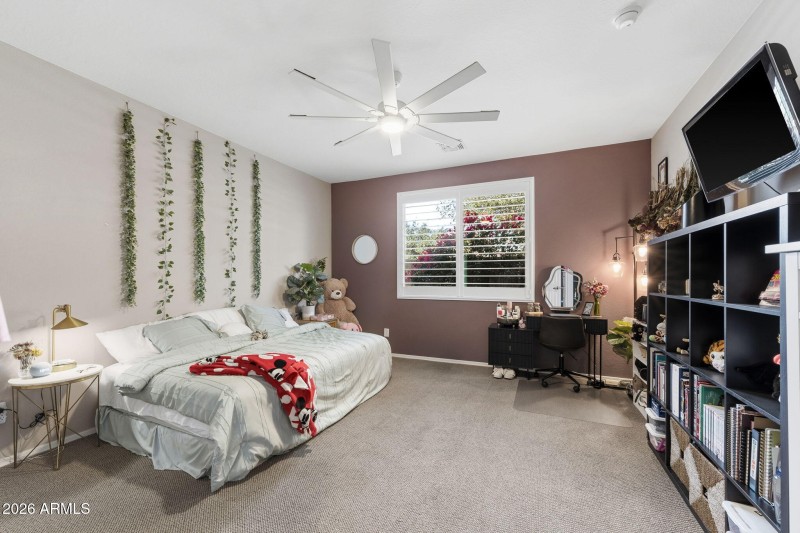 024__4591 E Waterman St