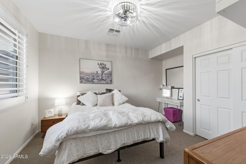 025__4591 E Waterman St