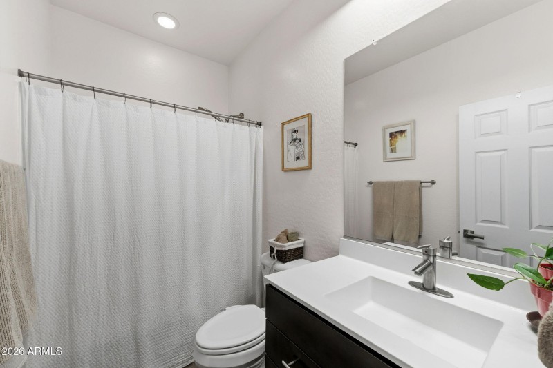 027__4591 E Waterman St