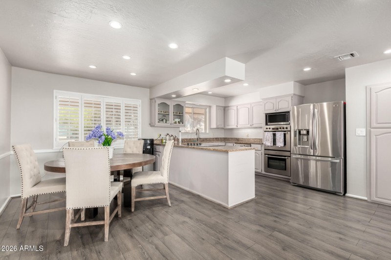 Eat-In Kitchen