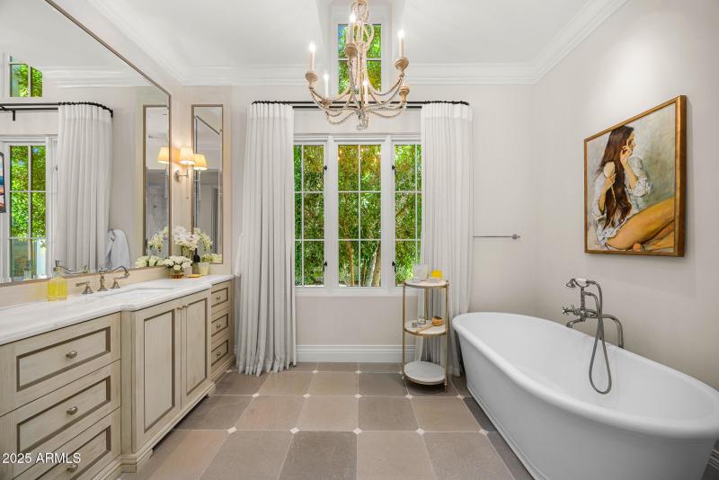 primary bath_hers