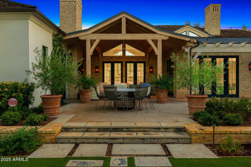 backyard patio lounge_twilight