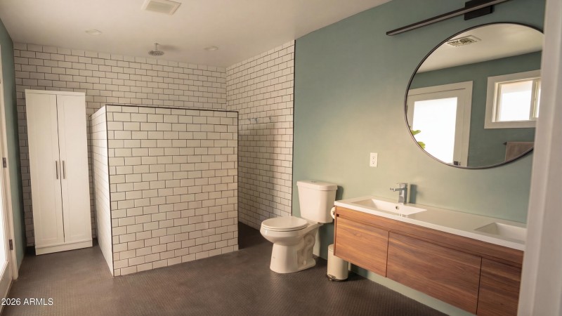 2232 W San Miguel - Primary Bathroom