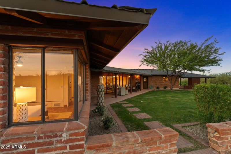890 W Palo Verde Dr