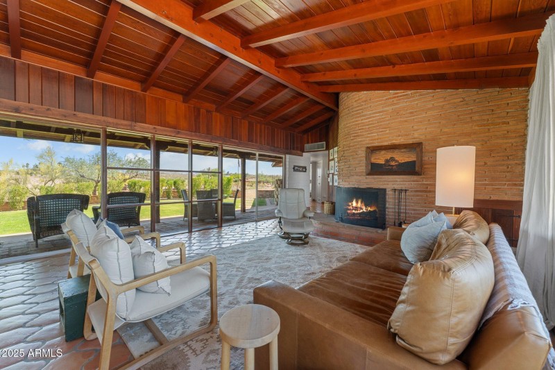 890 W Palo Verde Dr