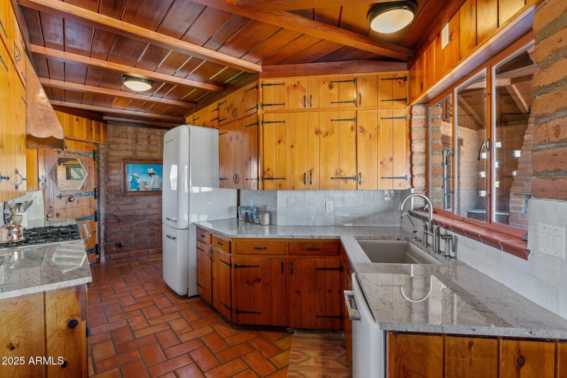 890 W Palo Verde Dr