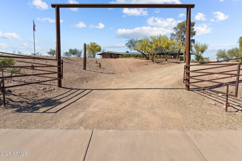 890 W Palo Verde Dr