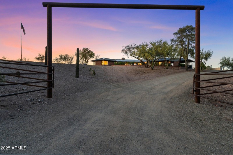890 W Palo Verde Dr