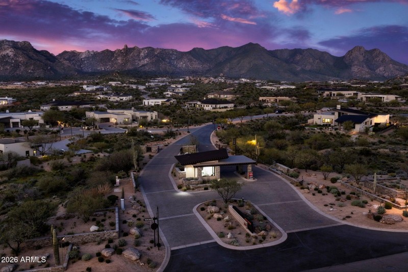 Sereno Canyon Gaurd House and Entry