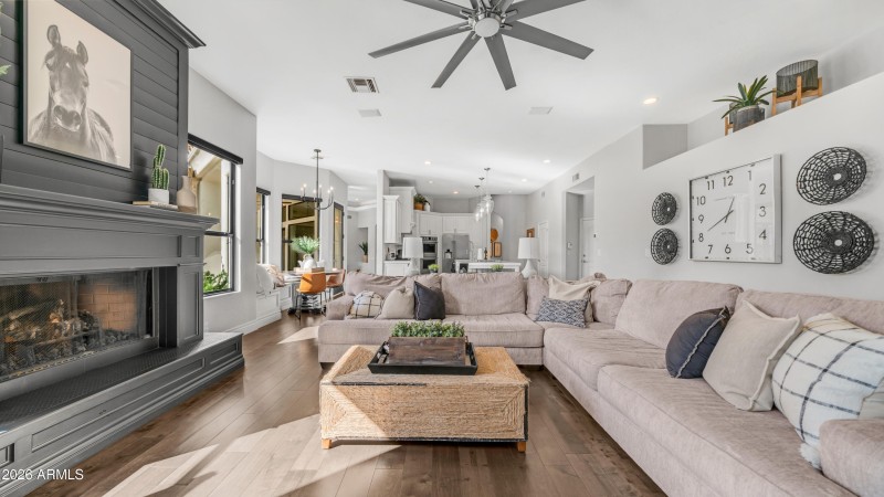 2731 E Capricorn Pl (39)