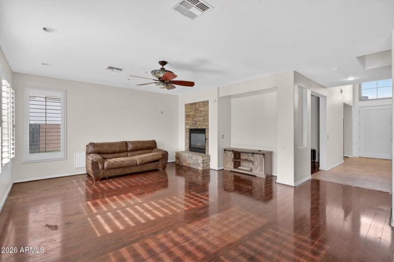 68-web-or-mls-Ravenswood_05 (2)