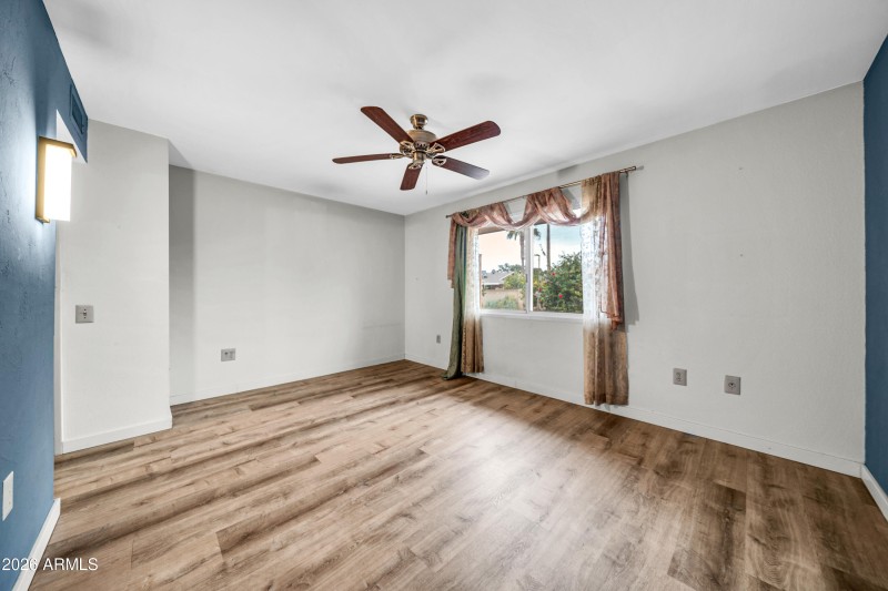 9422 W Manzanita Dr-13