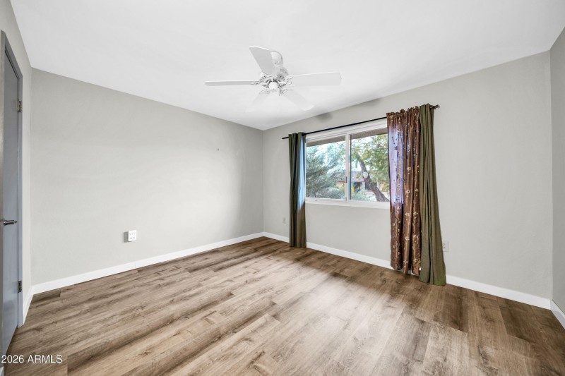 9422 W Manzanita Dr-23