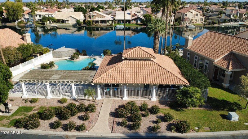 Gorgeous Pool overlooking lake