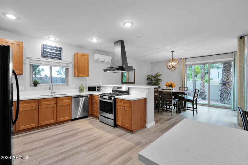 Kitchen w quartz countertops