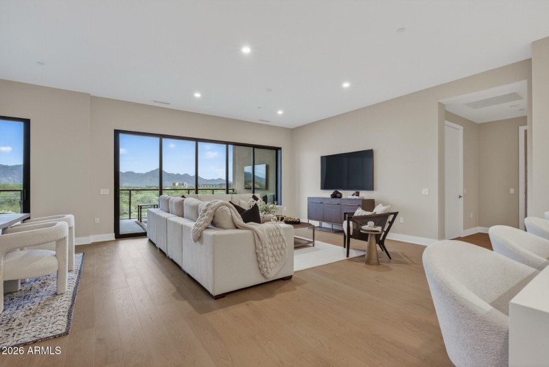 06_19355_N_73rd_Way6_mls