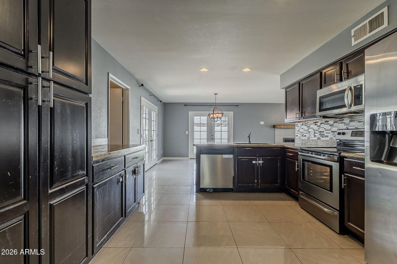 10-web-or-mls-Julie-10