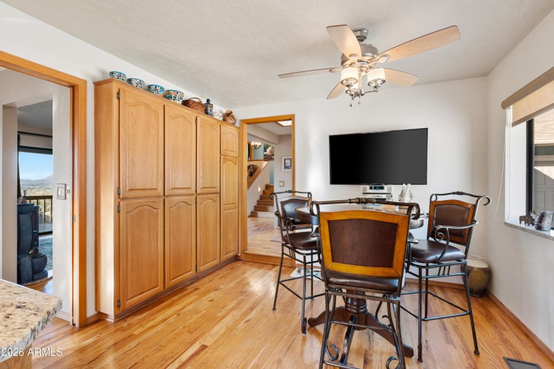 22-Kitchen Breakfast Nook