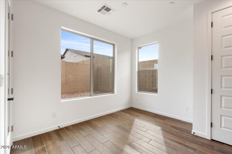 09-379 Malachite Dining Area