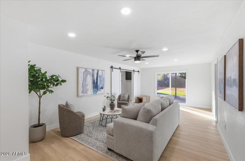 26-4210_N_18th_Ave_26