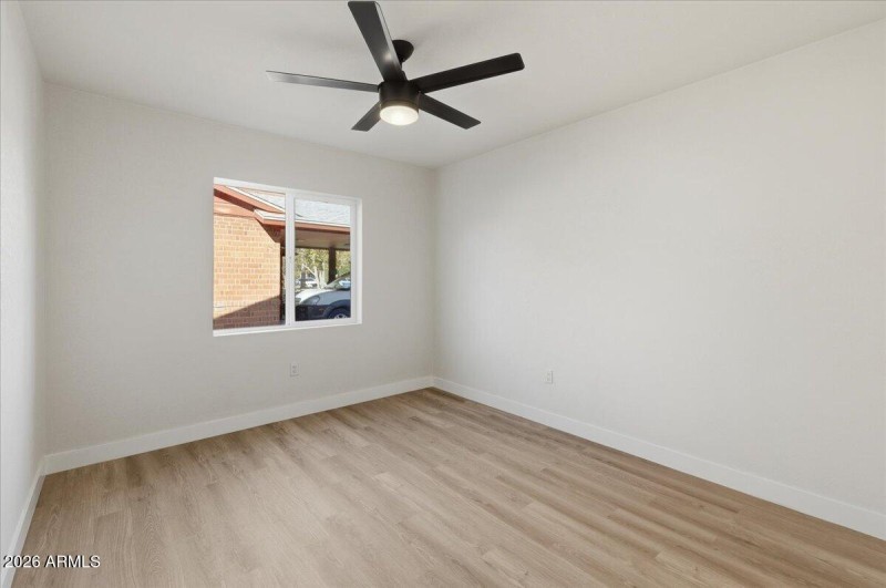 17-4210_N_18th_Ave_17