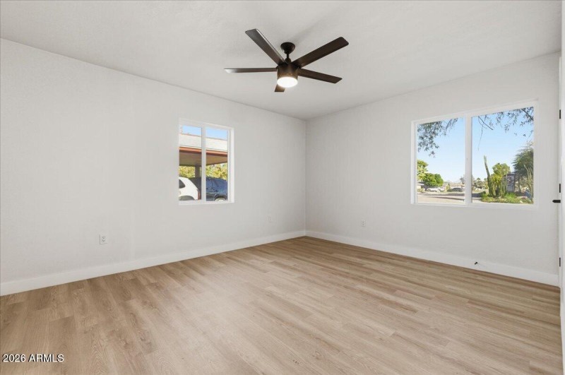 02-4210_N_18th_Ave_2