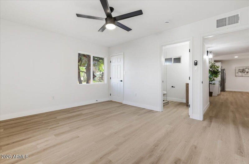 01-4210_N_18th_Ave_1