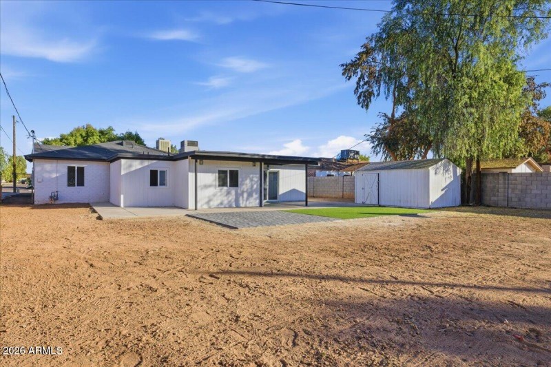 39-4210_N_18th_Ave_39