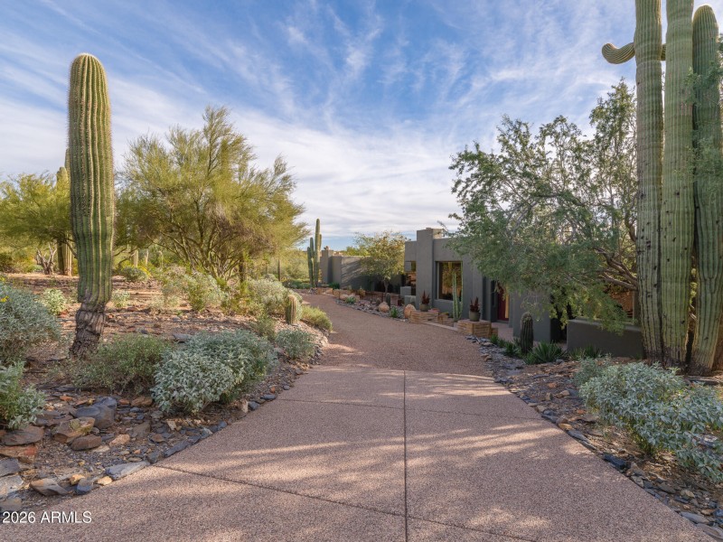 5943_E_CarefreeMountainDr_Images-35