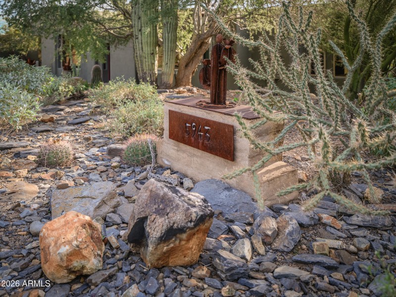 5943_E_CarefreeMountainDr_Images-38