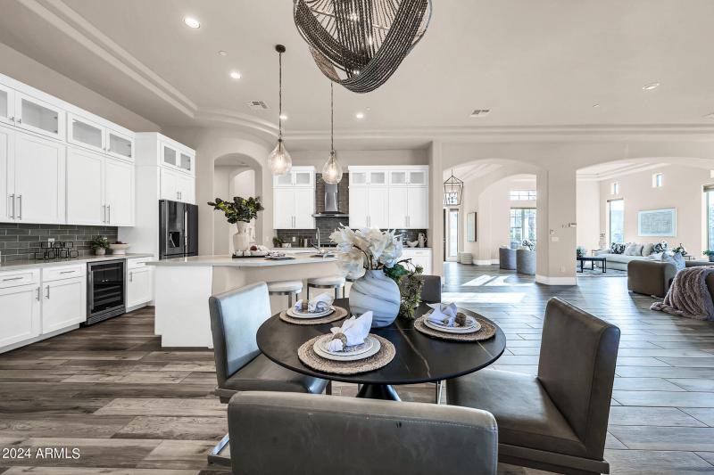 Eat-in Kitchen