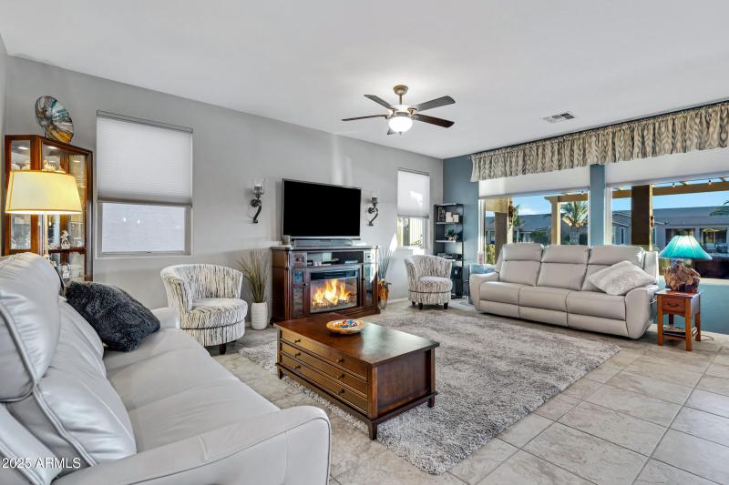 42585 W Heavenly Pl-10