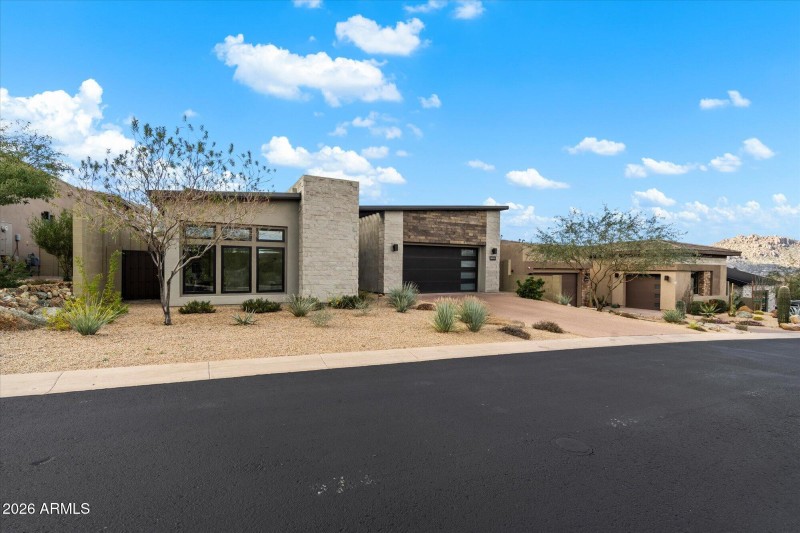 Sereno Canyon New Front