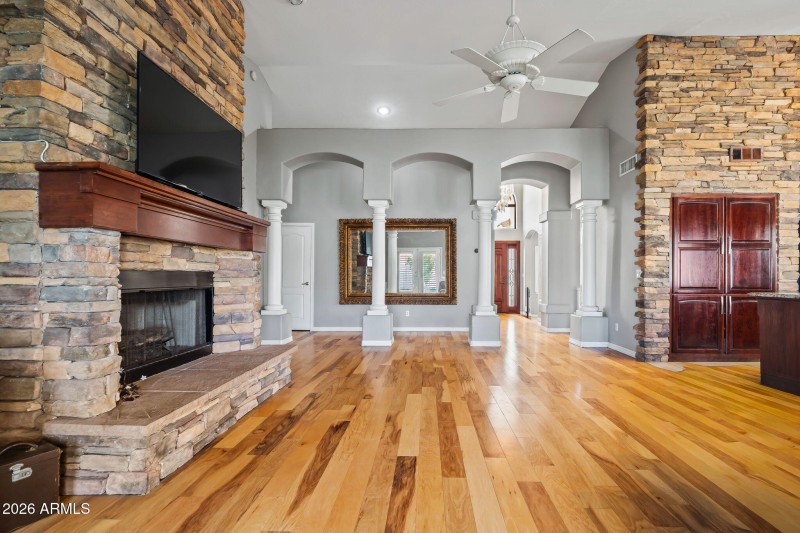 29-web-or-mls-1038 S 38th St-34