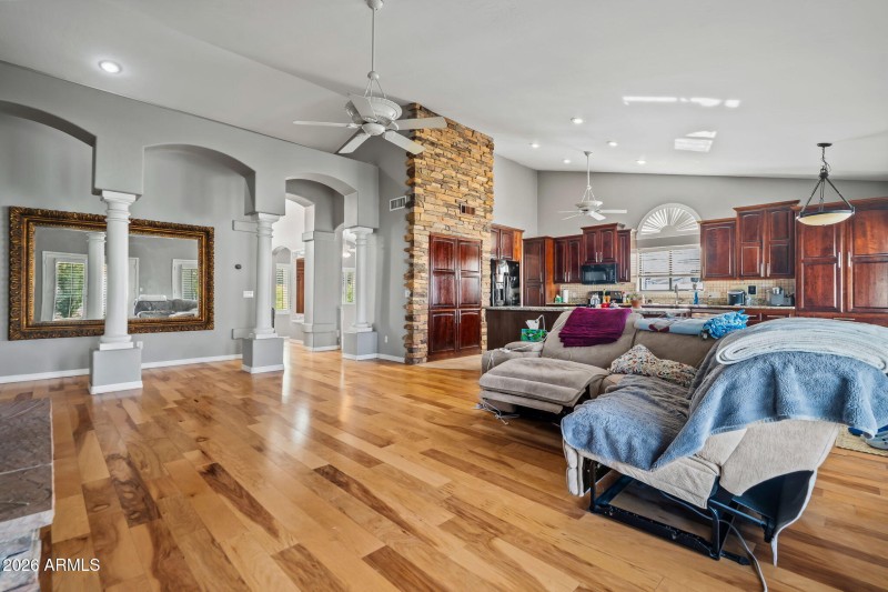 30-web-or-mls-1038 S 38th St-32