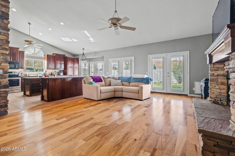 31-web-or-mls-1038 S 38th St-31