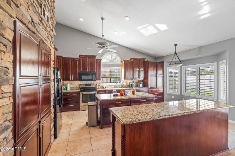 34-web-or-mls-1038 S 38th St-43