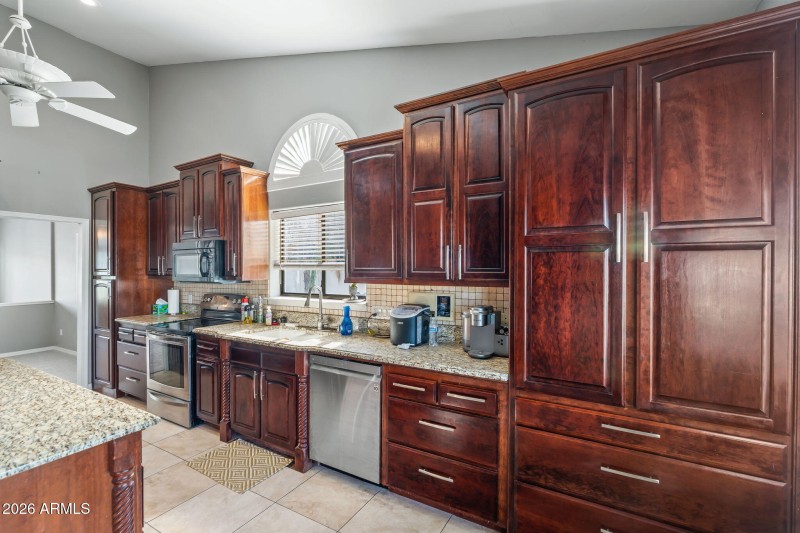 35-web-or-mls-1038 S 38th St-38