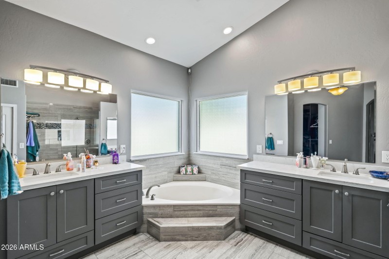 48-web-or-mls-1038 S 38th St-12