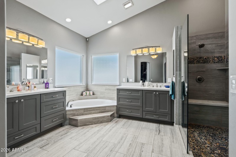 49-web-or-mls-1038 S 38th St-13