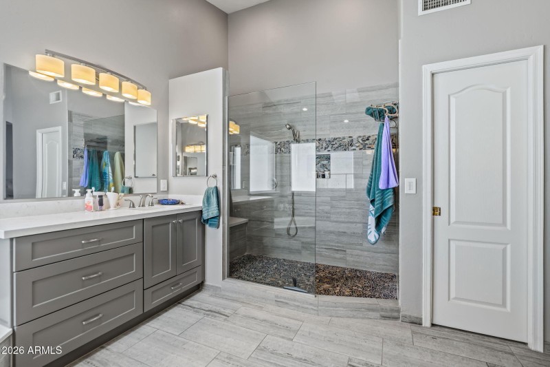 51-web-or-mls-1038 S 38th St-14