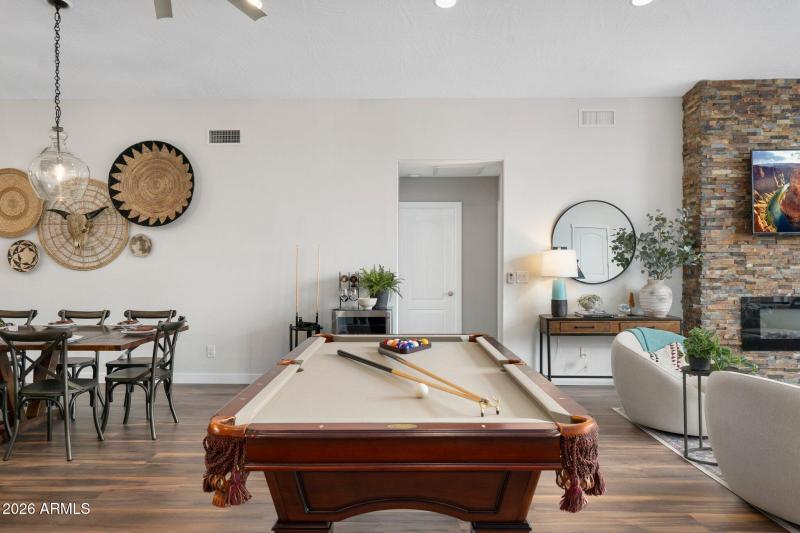 pool dining