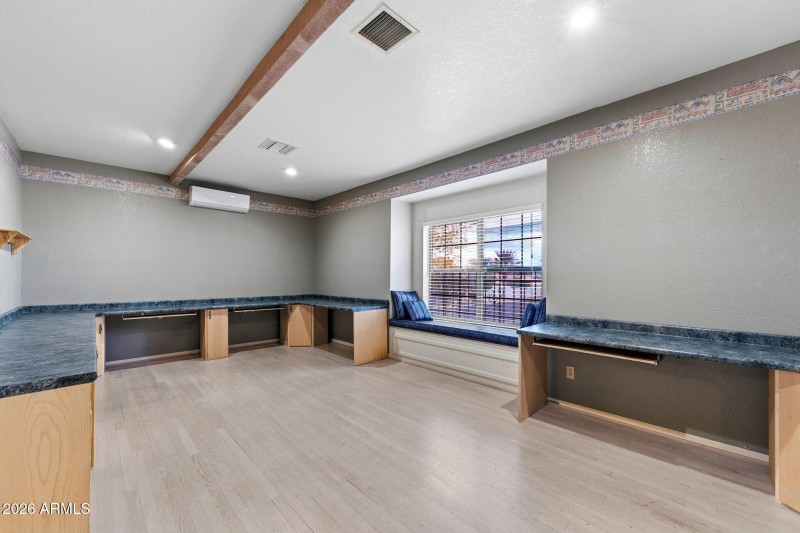 037__4064 E Hale Cir