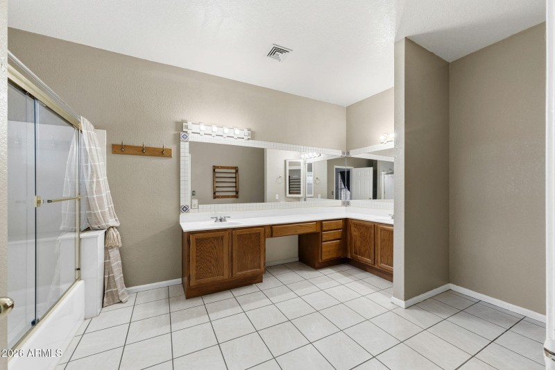 042__4064 E Hale Cir