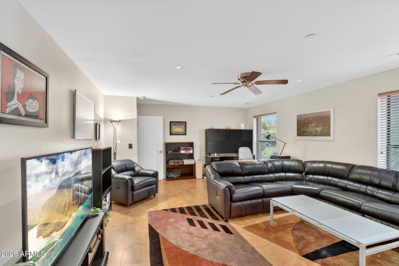 18-web-or-mls-02-Via De La Luna