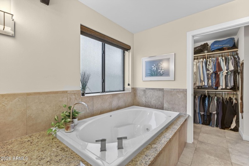 30-web-or-mls-20-Via De La Luna