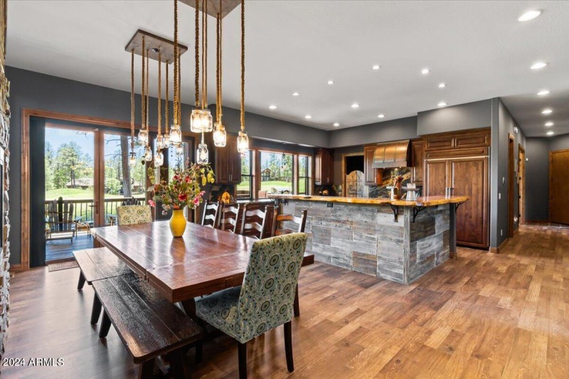 Dining & Kitchen