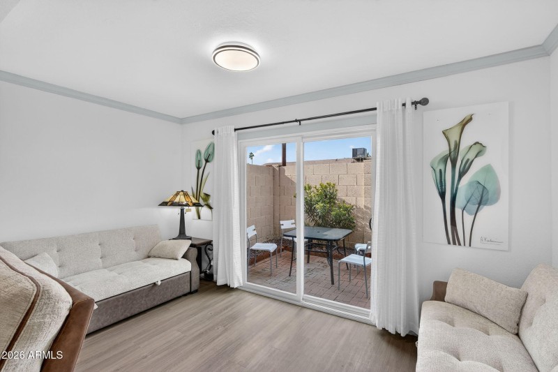 Extra Sitting Room/Office off LR