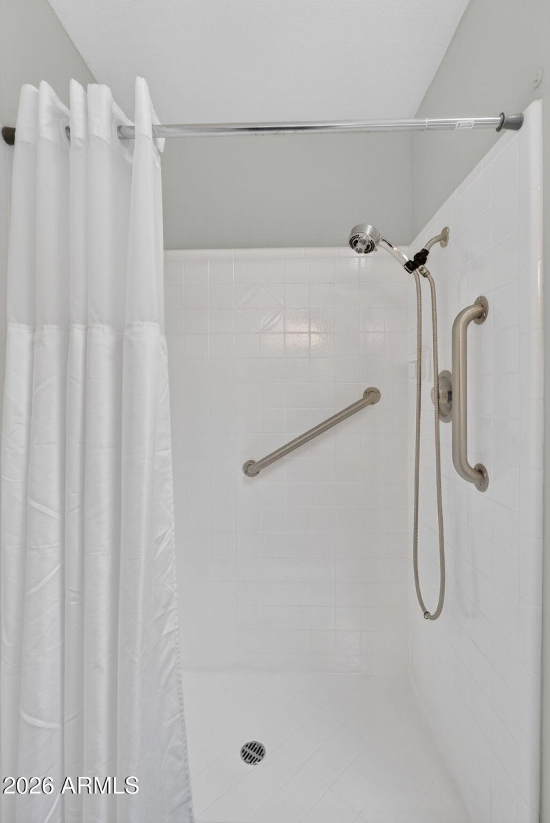 25-web-or-mls-22-N 29th Ln